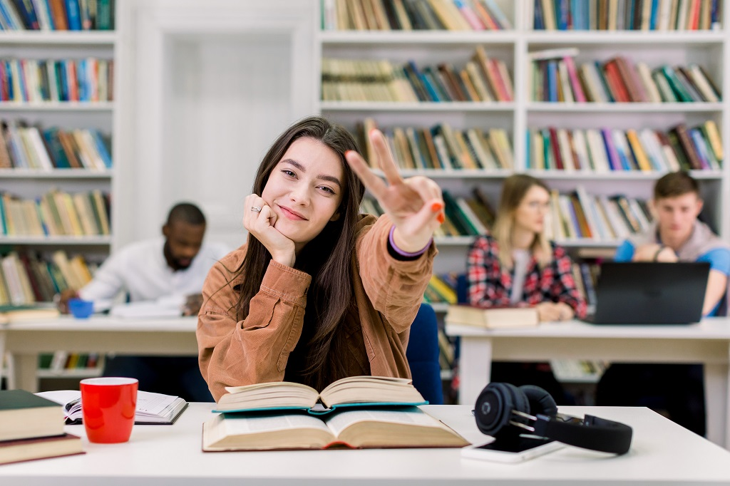 4 Tips Mengatur Uang yang Baik di Usia 25-an