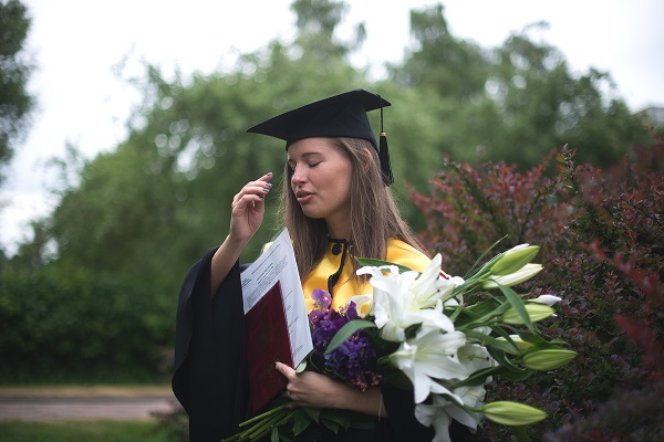 3 Tips Hindari Boros Dalam Mengelola Gaji Fresh Graduate